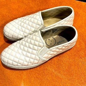 Cat and jack size 4 slip on sneakers gently worn